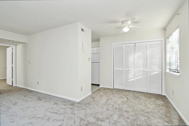 Building Photo - Rent Special on Adorable One Bedroom Condo...