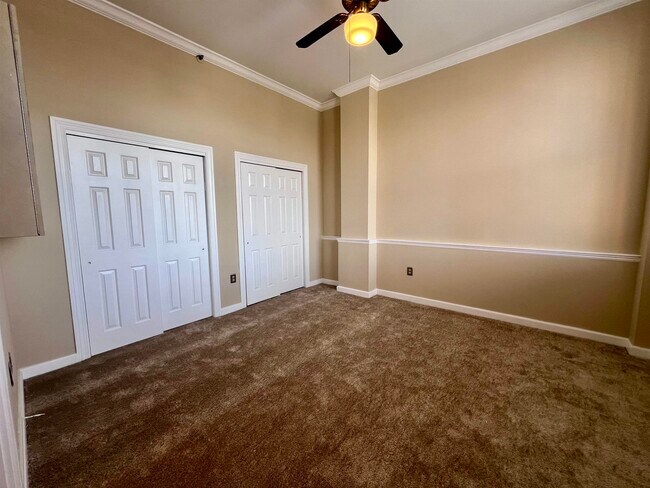 Building Photo - 10 N Main St