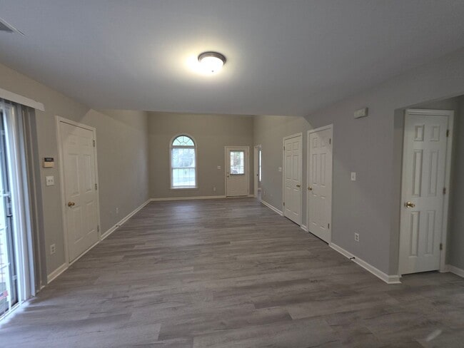 Building Photo - 235 Winding Canyon Dr