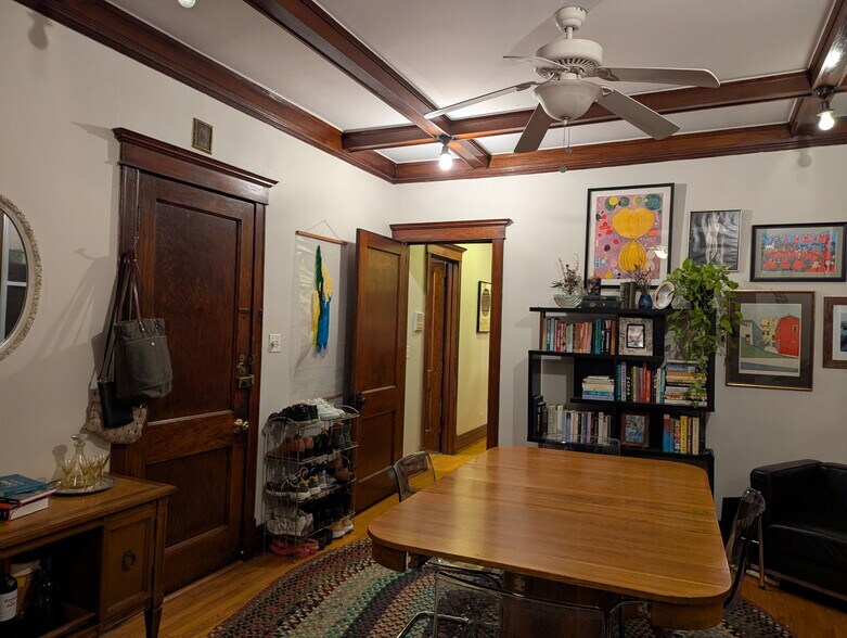 Dining Room - 1012 N Oakley Blvd