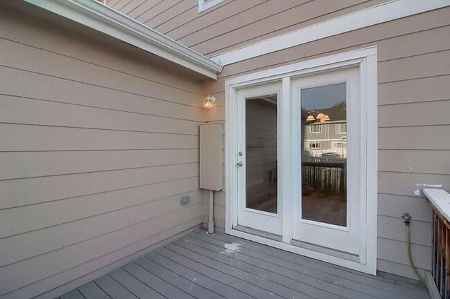 Building Photo - Beautiful 3 bedroom Townhome in Green Valley Ranch