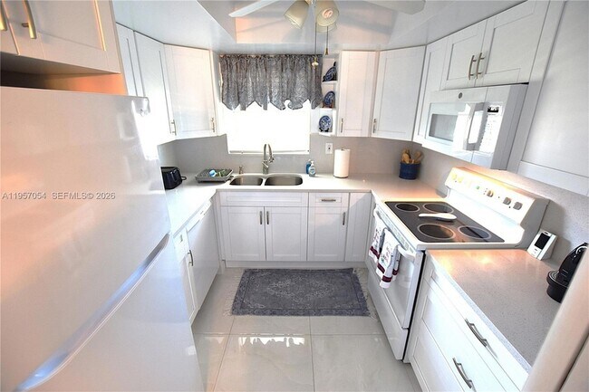 Building Photo - 2750 Emory Dr W