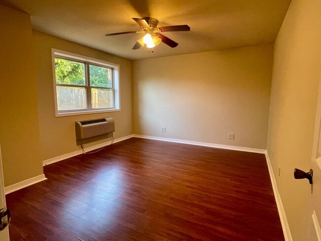 Building Photo - Beautiful 3 Bedroom 3 Bathroom Townhome for Rent