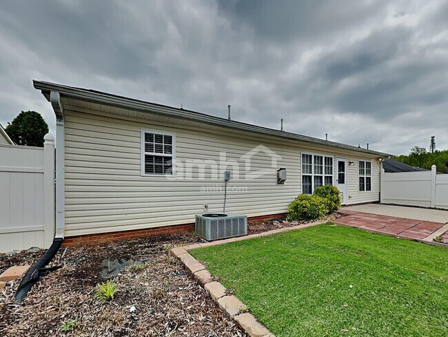 Building Photo - 4030 Creekside Ct