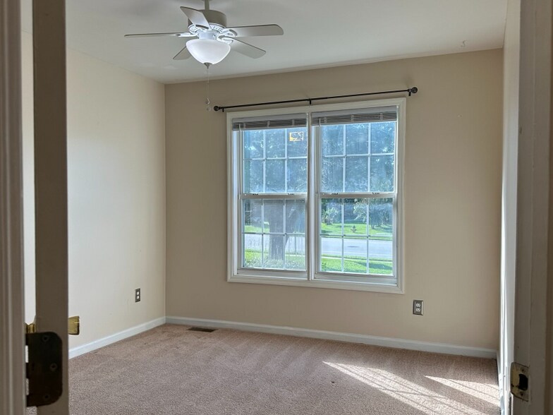 Building Photo - 8400 English Saddle Dr