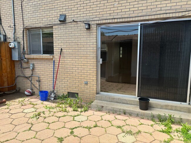 Building Photo - Updated 3bd/2.5ba Townhome in Lakewood