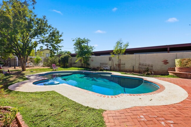 Building Photo - WONDERFUL HISTORIC 5 BED 3 BATH PROPERTY WITH CARRIAGE HOUSE