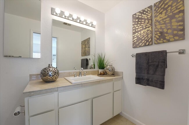 Building Photo - 1150 Pine St