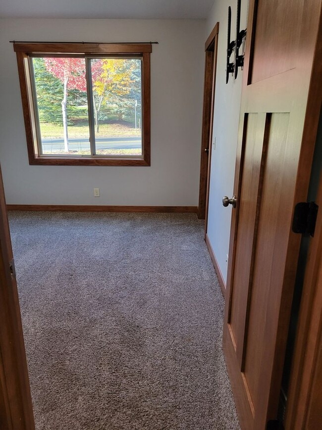 Building Photo - One Level Townhouse