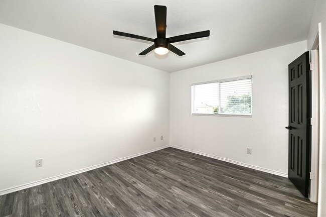 Building Photo - 5 bed | 3 bath | Corner lot | Fully remode...