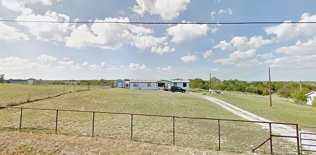 Building Photo - Beautiful 4 Bedroom 2 Bath manufactured home in Rhome Texas on 2 acres.