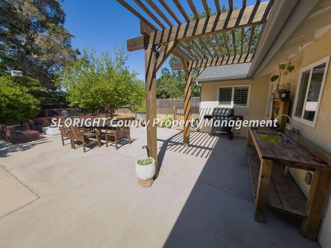 Building Photo - Atascadero Home with Backyard Oasis + Bonus Office