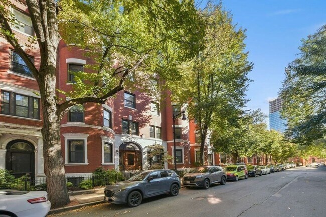 Building Photo - 87 Gainsborough St