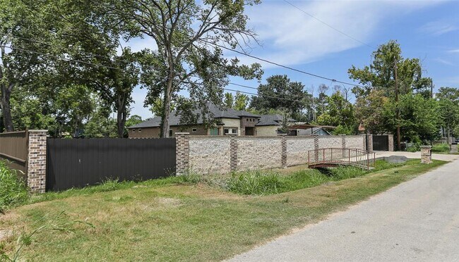 Building Photo - 6019 Shirley Ln