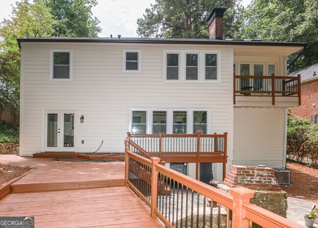 Building Photo - 2908 N Hills Dr NE