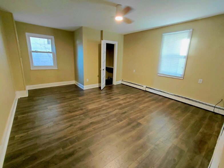 Building Photo - 466 S Main St