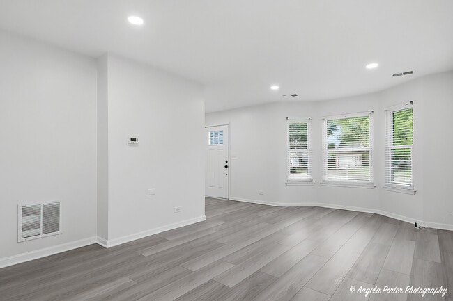 Building Photo - 1240 Huntington Dr