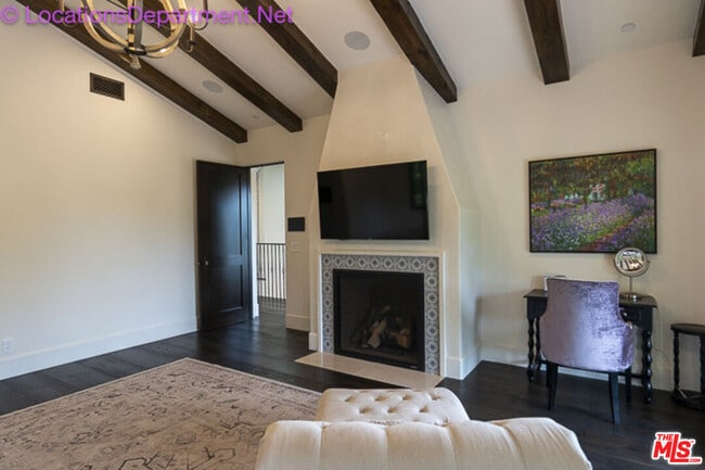 Building Photo - 5861 Ridgebrook Dr