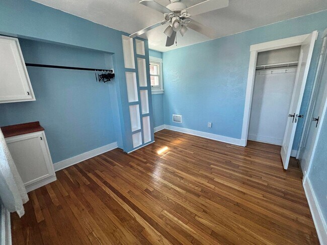 Building Photo - 3 Bedroom Home - Pittsburgh!