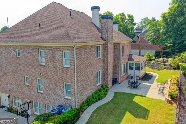 Building Photo - 8910 Pinehurst Cove