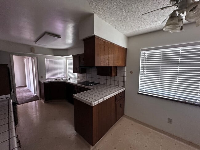 Building Photo - Condo