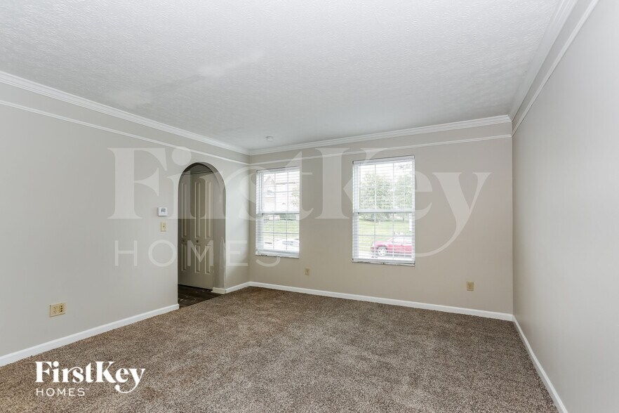 Building Photo - 81 Roxbury Dr