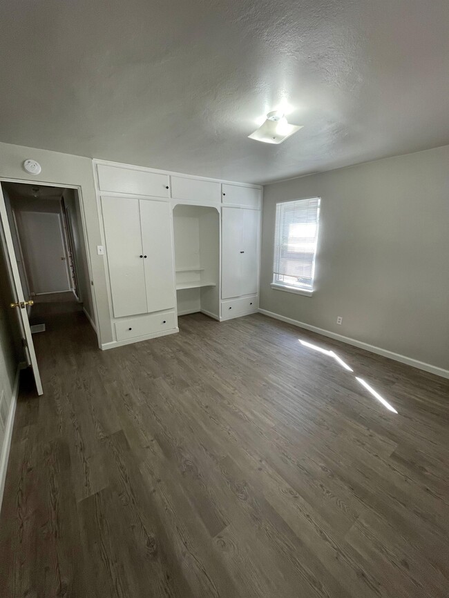 Building Photo - 1312 Juanita St