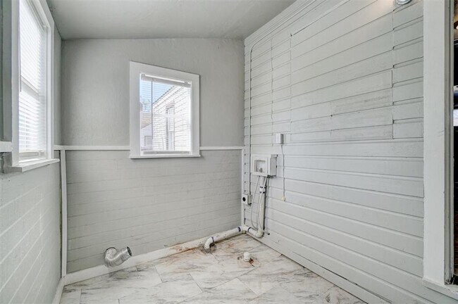 Building Photo - 2132 N Kelham Ave