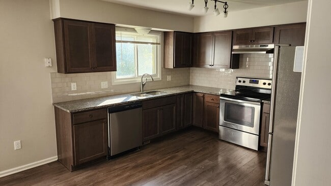 Building Photo - 8424 Annsbury Dr