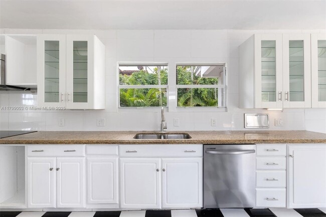 Building Photo - 610 Sabal Palm Rd