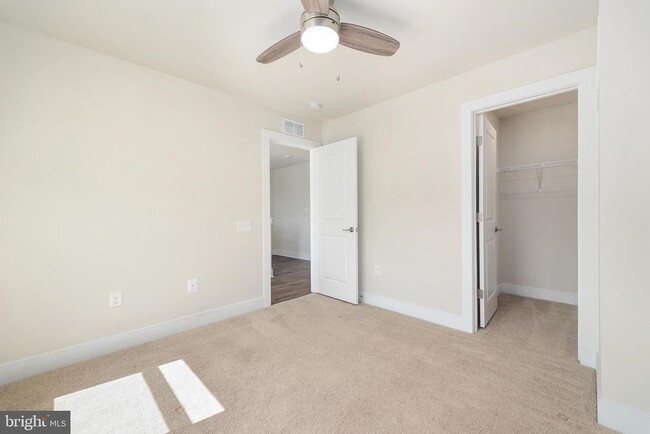 Building Photo - 1743 Riverbluff Ave