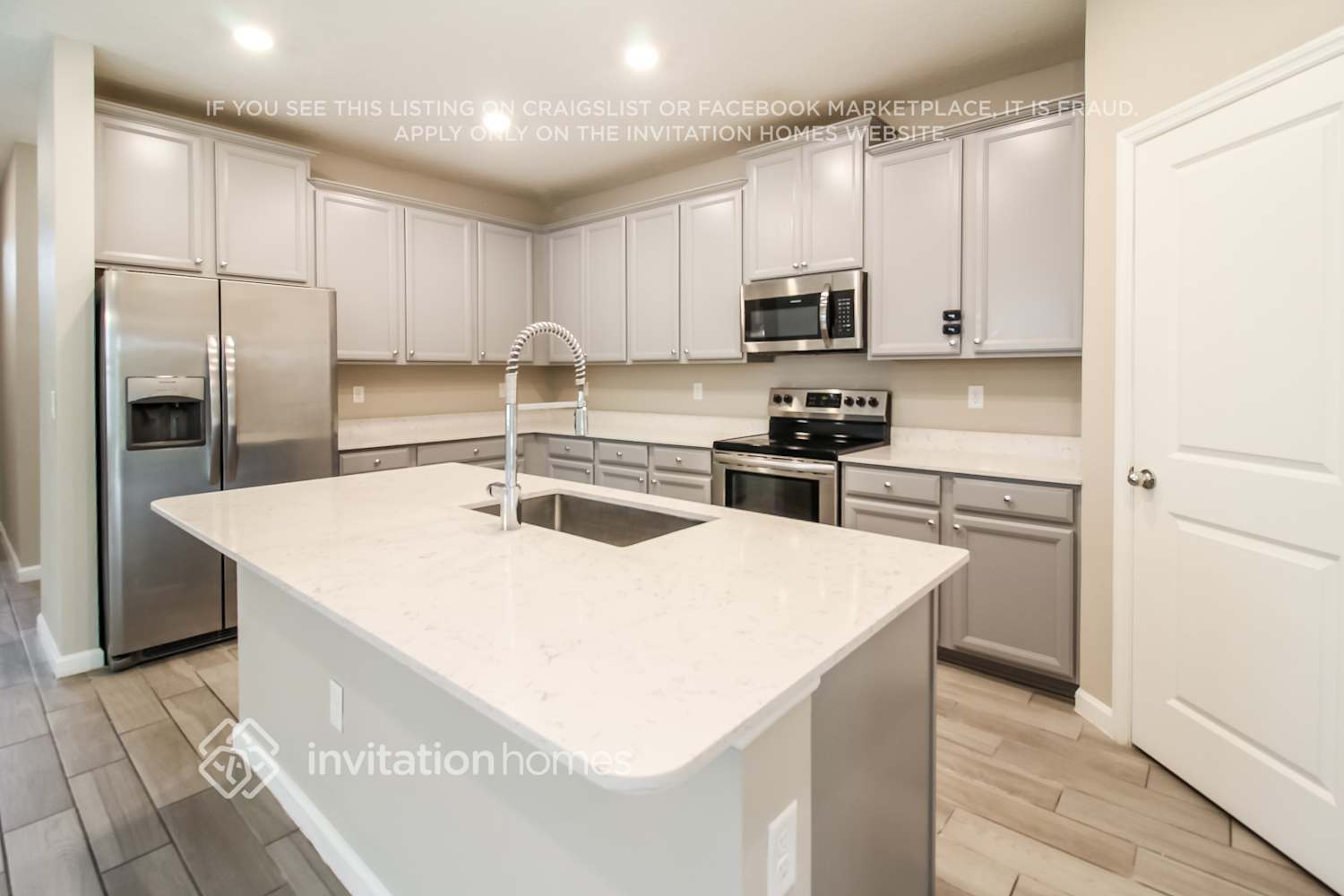 Building Photo - 9860 Lemon Grass Ln