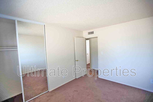Building Photo - 1614 W Sequoia Dr