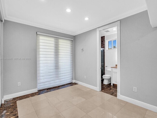 Building Photo - 922 Washington St