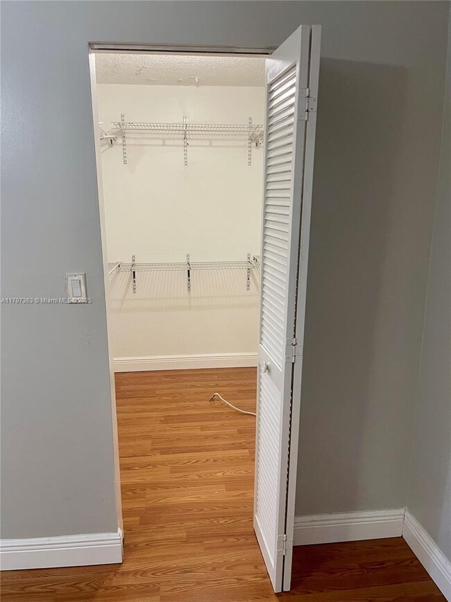 Building Photo - 6695 Racquet Club Dr