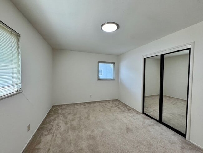 Building Photo - Charming single level home in Parkmead neighborhood