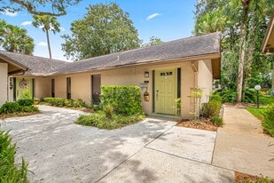 Building Photo - 810 SE 2nd St