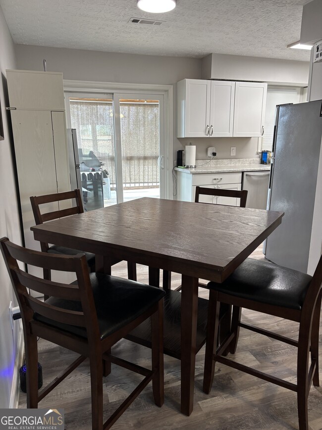 Building Photo - 6 Oak Mt Dr