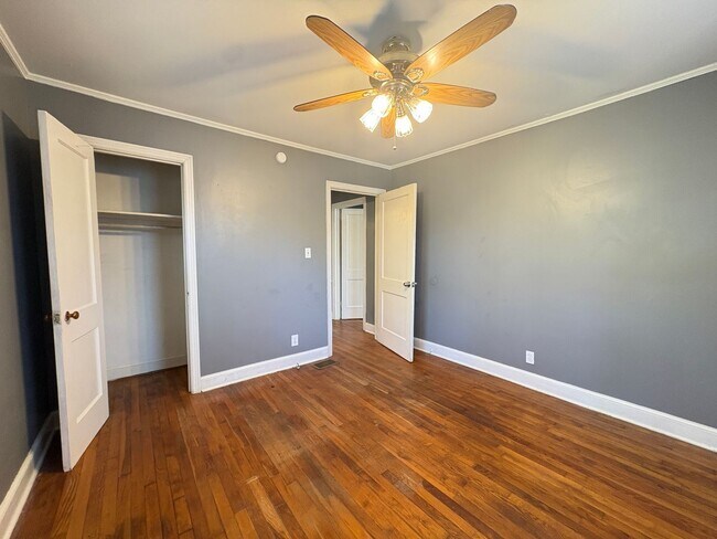 Building Photo - 2 Bedroom, 1 Bathroom House in Winston-Salem!