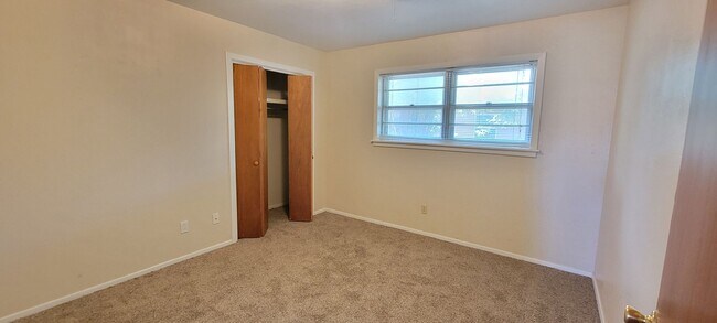 Building Photo - LARGE BRICK HOME CORNER LOT