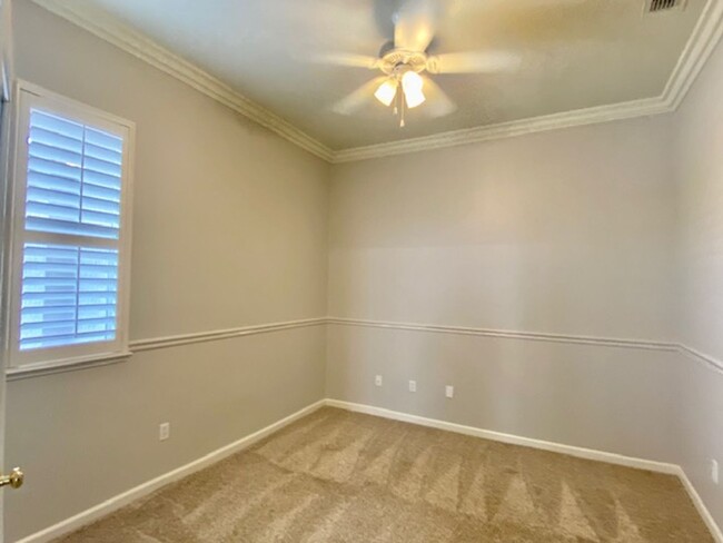 Building Photo - CLEAN AND SPACIOUS 4 BED, 2 BATH, 3 CAR GA...