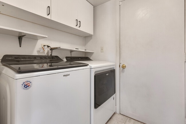 Building Photo - 1437 Whitman Ct