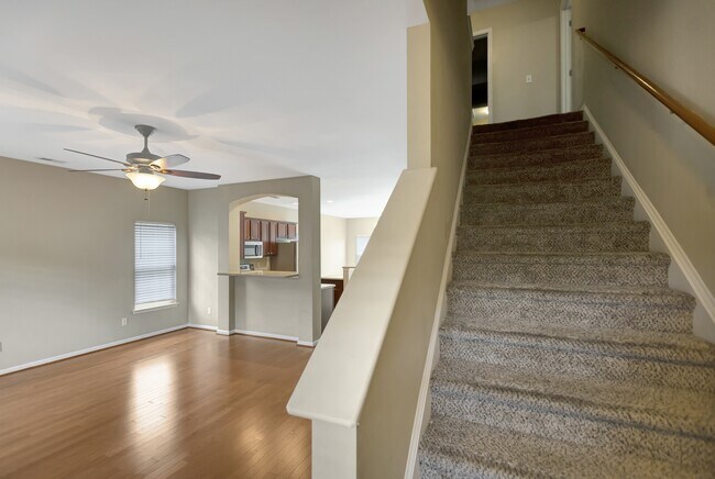 Building Photo - 416 Green Park Ln