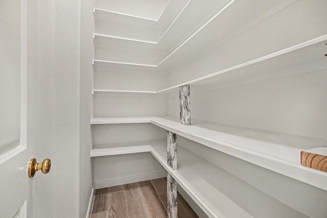 Building Photo - 3633 E Meadow Ln