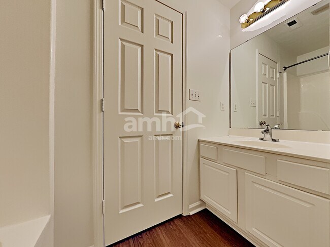 Building Photo - 815 Dowry Lane