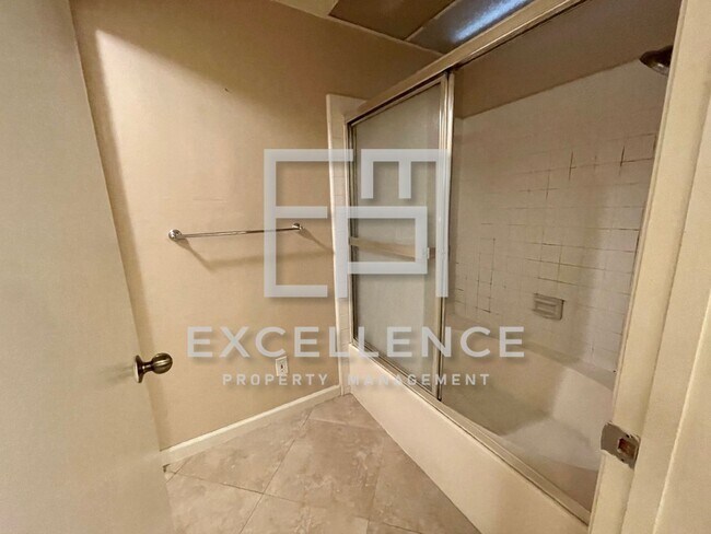 Building Photo - 2/2 Condo with 1 Car Garage, Wrap Around Patio, Fireplace, Granite Kitchen and Community Pool