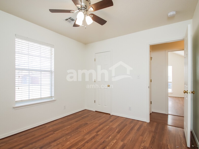 Building Photo - 10421 E 112th St S