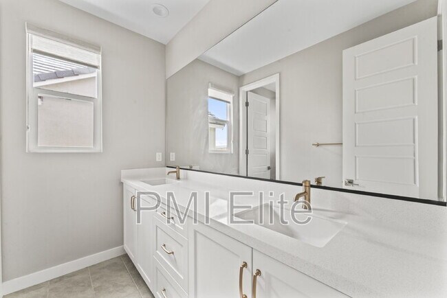 Building Photo - 28649 Windbreak Tr