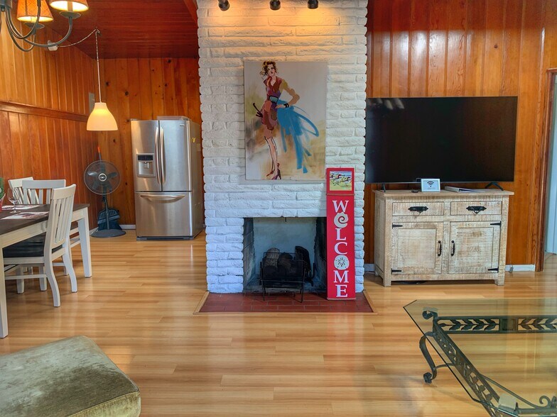 Building Photo - 1430 Manhattan Beach Blvd