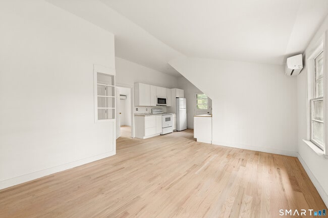 Building Photo - 1335 Wolf Hill Rd